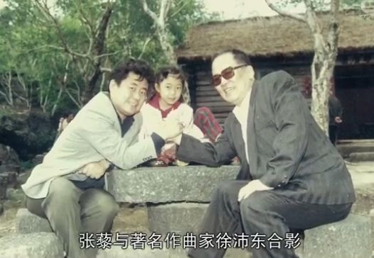张藜与徐沛东合影后来《苦乐年华》《篱笆墙的影子》等14首张藜为