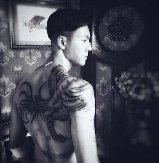 盘点男明星纹身李现青铜杨洋钻石而他才是最强王者