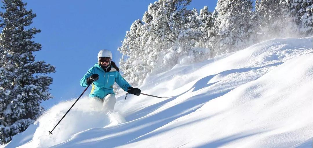 在这里,过一个零下20℃的夏天._滑雪