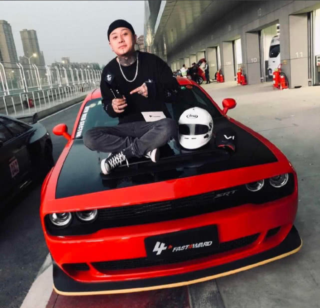 快手方丈直播间被封多日,他宣布入驻抖音,只为