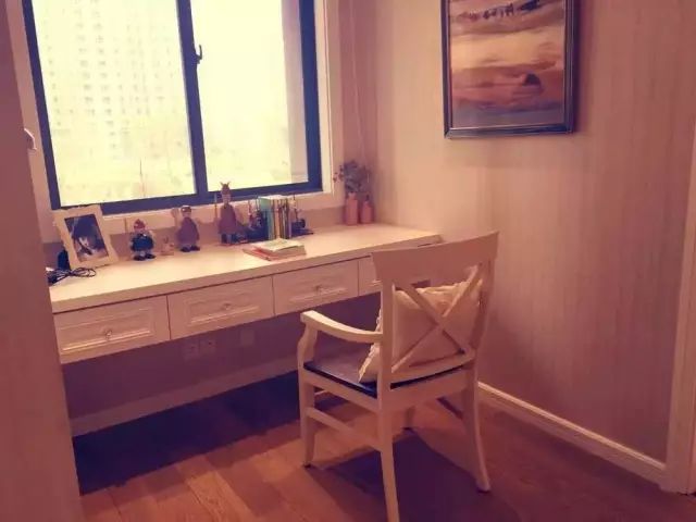 飘窗不能砸怎么设计儿童书桌 76cae2fce64642228b986d64c5d91477.jpeg