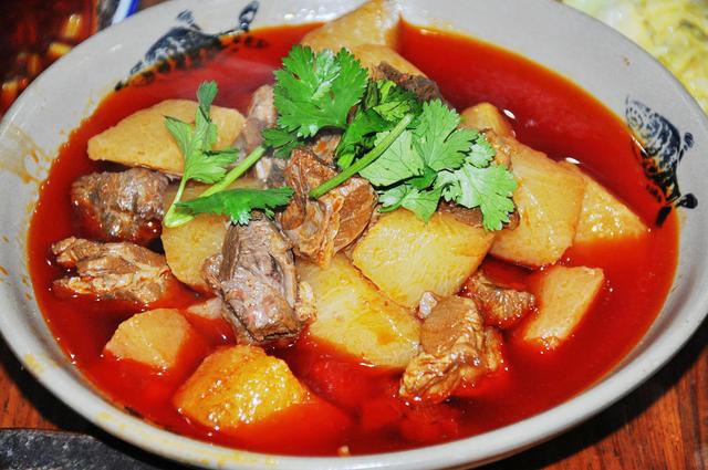 萝卜烧牛肉 以大蒜烧仔鲢(家常烧)为例 原料:仔鲢鱼5尾,约750克,温江