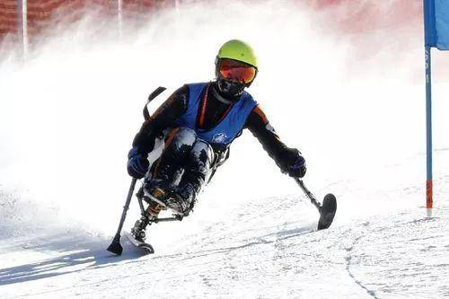 助力中国残疾人高山滑雪国家队备战冬残奥