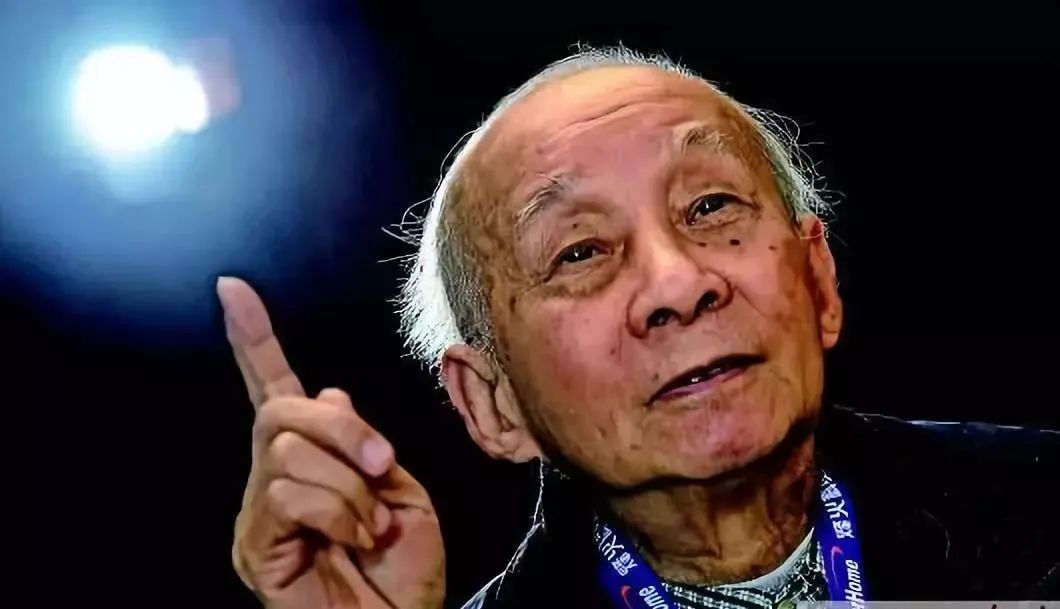 中国光纤之父在厕所旁拉出第一根光纤,如今占