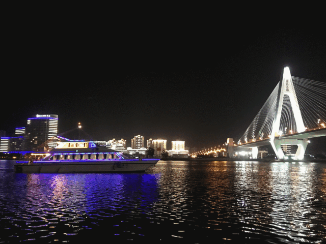 成为海口一个 重要的旅游景观和城市标志性建筑 傍晚时分,夕阳西下