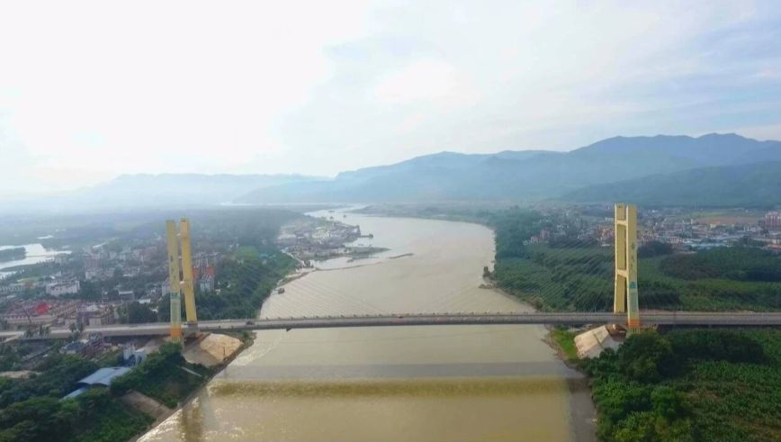 03重要意义橄榄坝大桥横跨景洪市勐罕镇和景哈乡之间的澜沧江,大桥