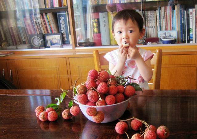                     夏天，这种水果不要乱吃，宝妈一定管住孩子的嘴，避免悲剧上演