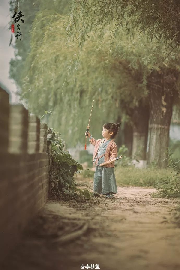 每个小女孩都梦寐以求的南瓜车 梦幻的旋转木马 当然,腰果也不排斥