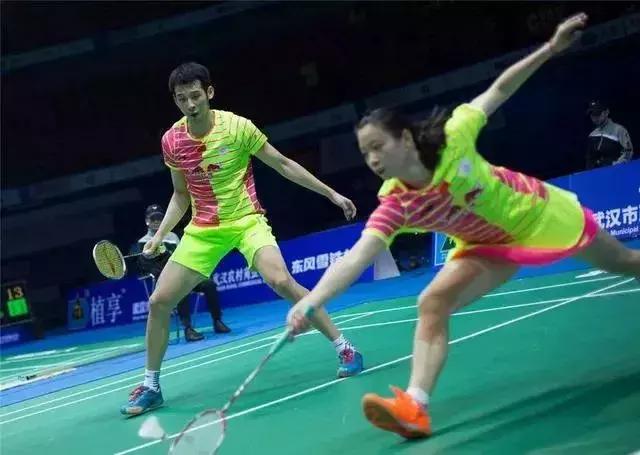 作为羽毛球业余爱好者,学习羽毛球,没有专业运动员那样的时间和训练