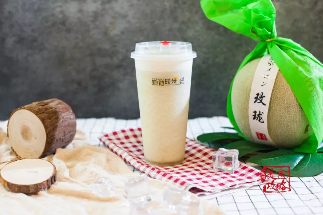 回甘是西柚的苦 苦的正宗 这就是新鲜果茶带给我们的魅力所在 玫珑