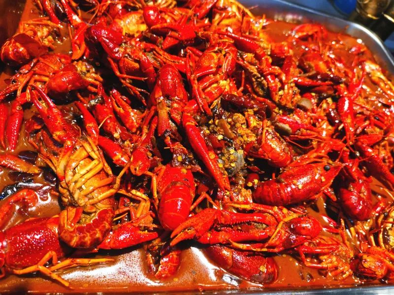 【福利】丰盛的麻辣小龙虾,特色牛蛙,扎啤套餐只要39.