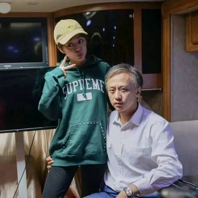 孙俪饰演新剧,抱着西瓜上下楼,一改往常短发形象 通博官方网站手机版