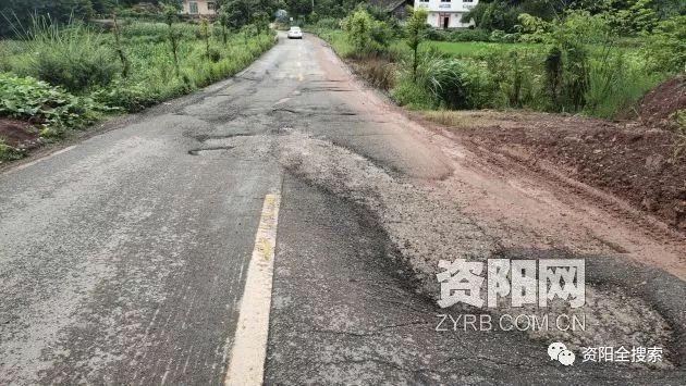 资阳乐至一县道路面出现断裂,村民盼及时修复_石湍镇