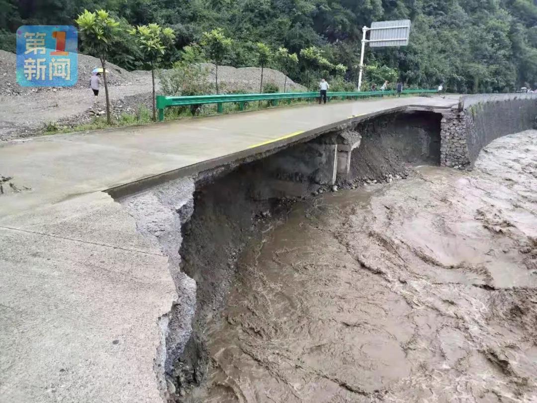 略阳暴雨!这些地方出现内涝,道路冲毁,桥梁冲垮