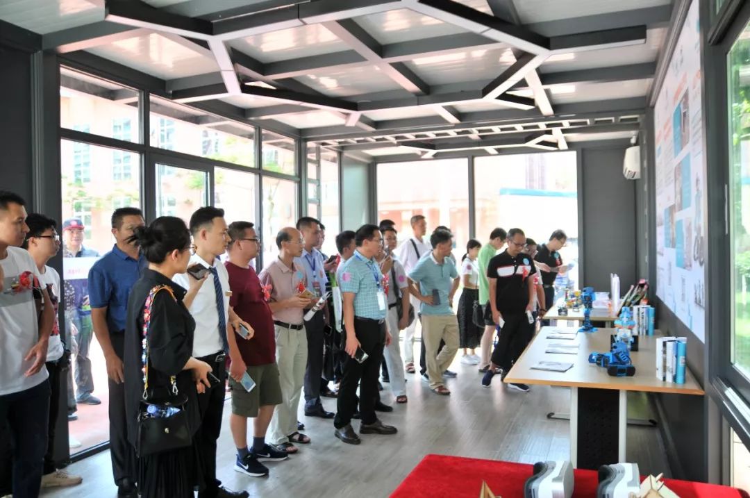 感受它们带给教育教学和学校管理的巨大变化
