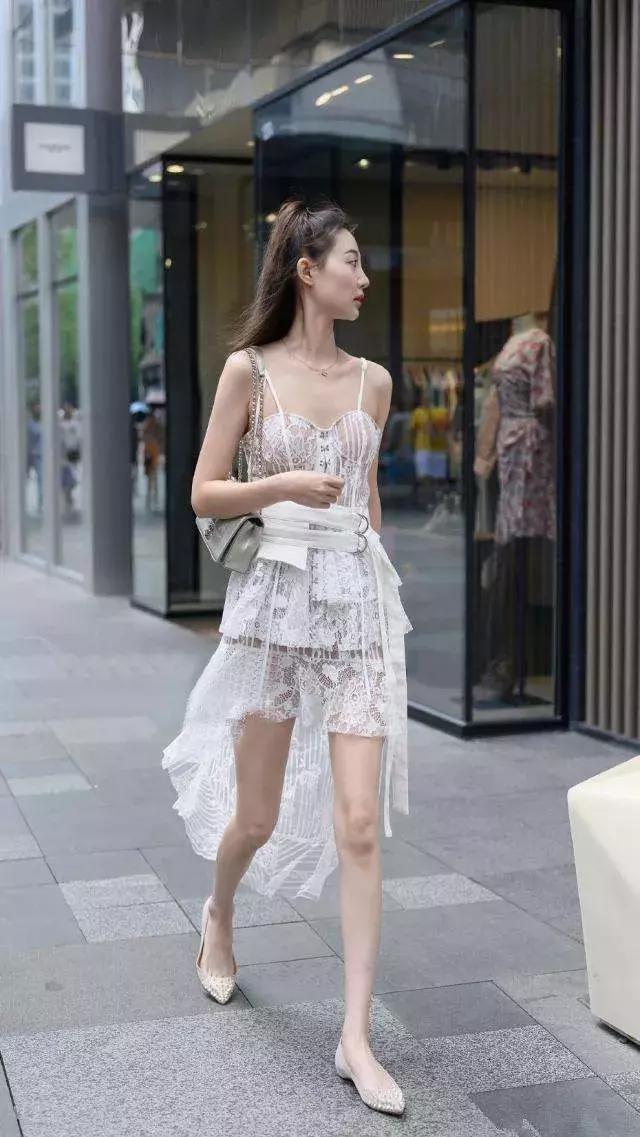 女性穿搭高跟鞋 夏日清凉又美丽 带着