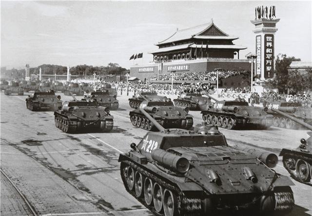 到1959年国庆阅兵式,中国炮兵的火炮装备国产化大幅度提高了.