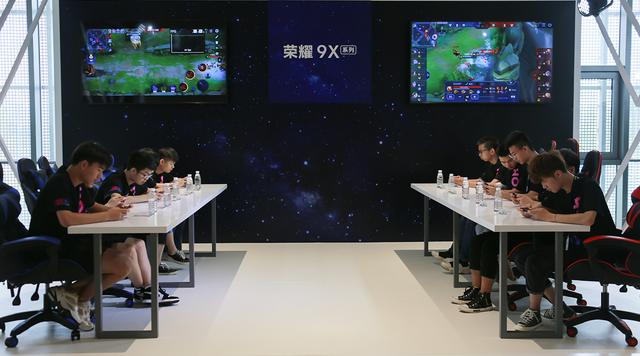 为满帧游戏打造的荣耀9X,发布会现场测试,极致性能,游戏满帧