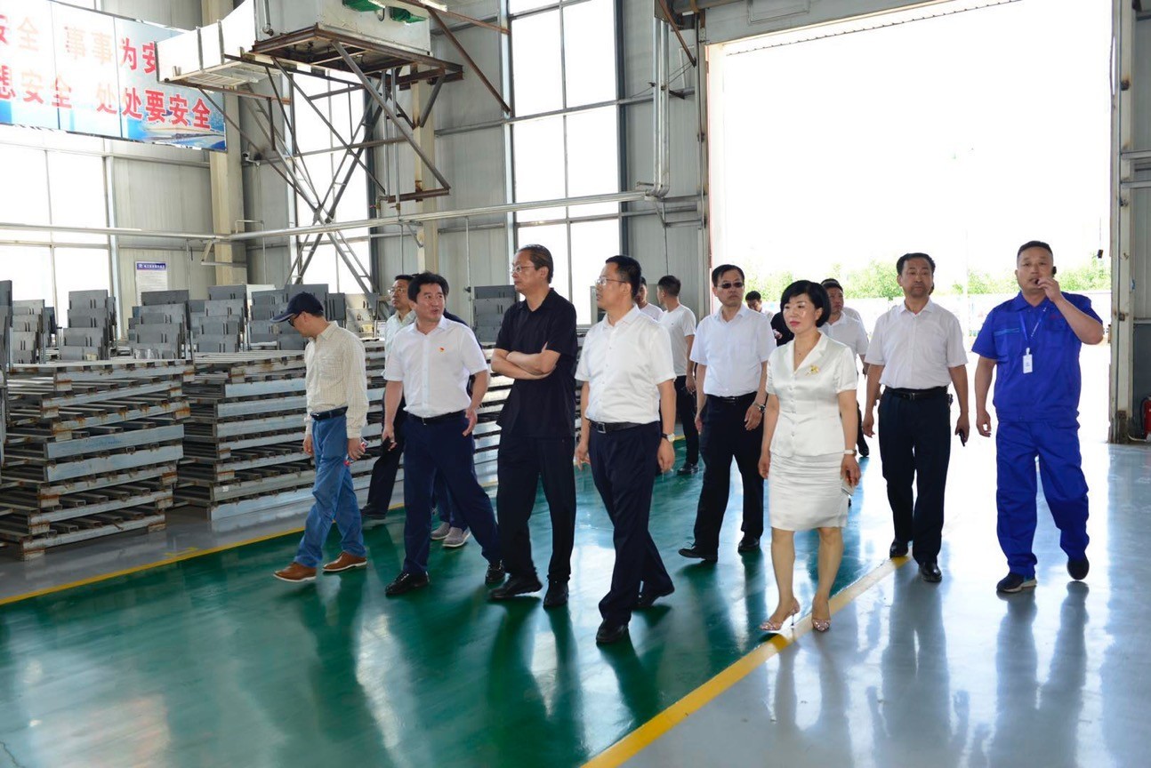 面对观摩团成员发出的疑问,中铁十二局集团建安公司副总经理杨部廷给