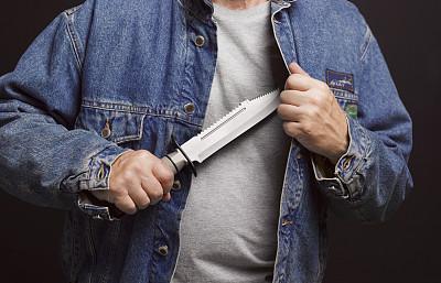 广州白云涉黑团伙“包吃包住”,男子入伙帮砍人获刑三年半 新濠天地线上注册