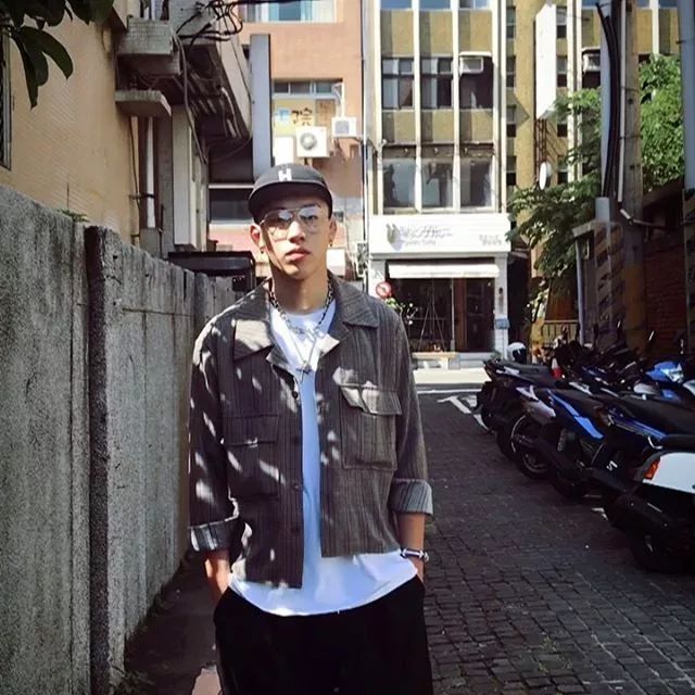 比起李现,迷死人的男二不仅会穿还痞帅