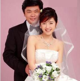 但在这之前丁健曾有过一段婚姻,丁健2004年与前妻离婚,次年迎娶许戈辉