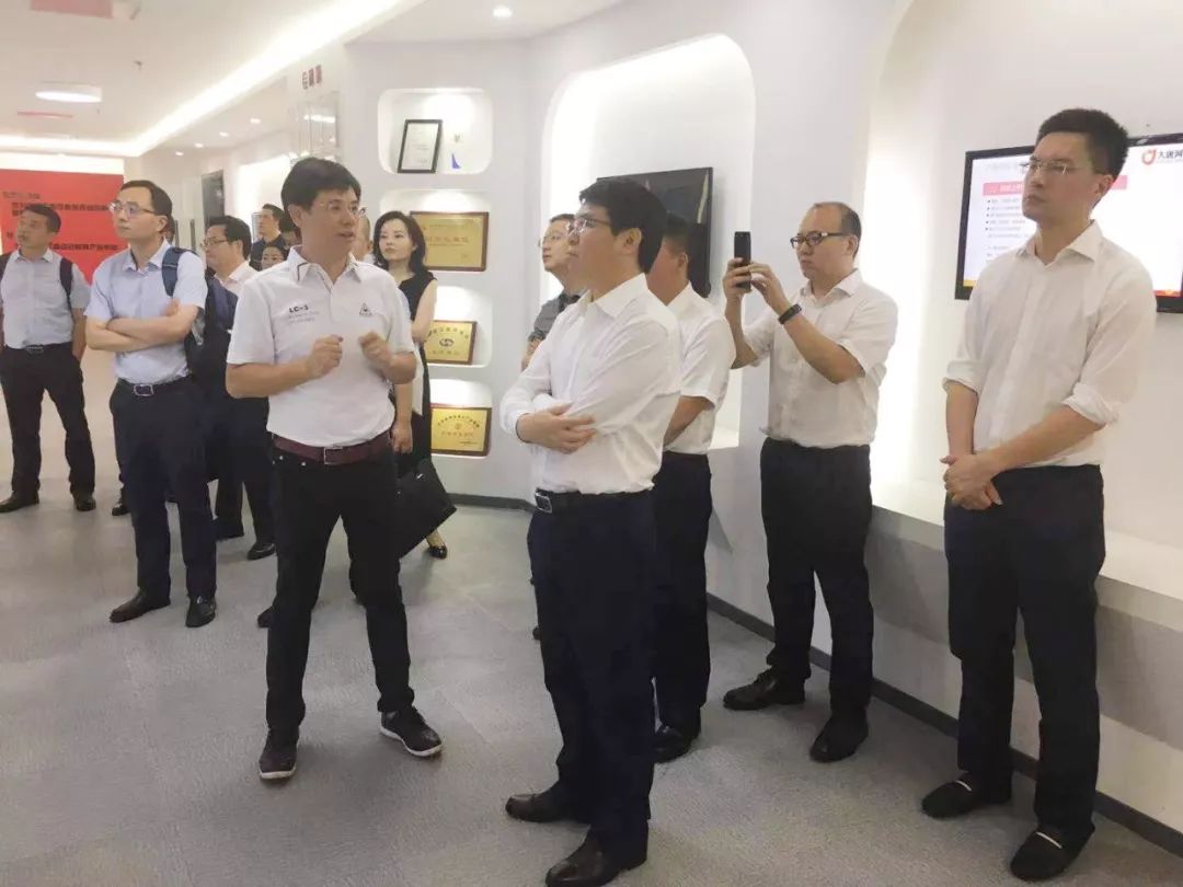 重庆市渝北区委副书记,区政府区长谭庆等领导一行到访
