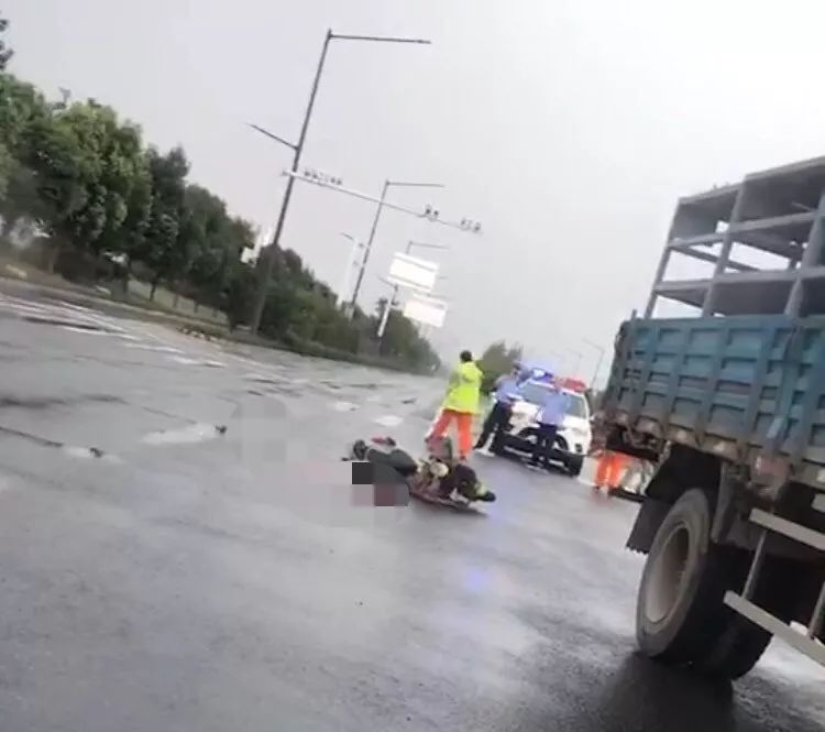 昨天下午, 滁州部分地区下起了雨, 雨天路滑, 广大市民出行一定要