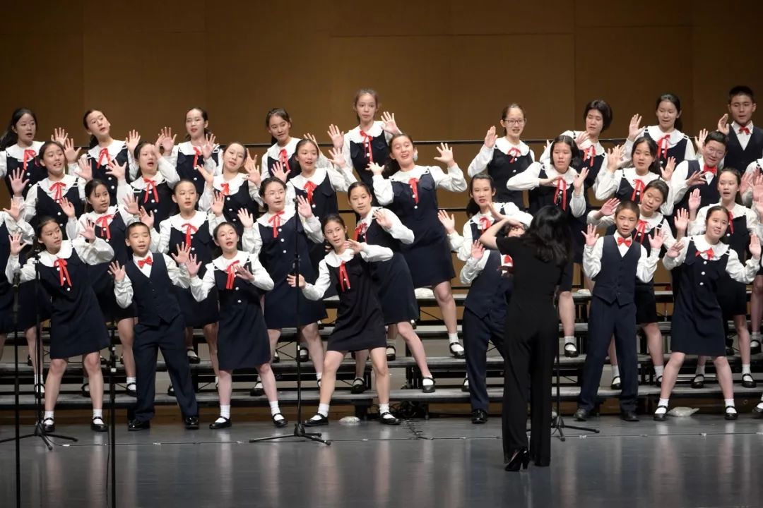 昨晚,由中国交响乐团附属少年及女子合唱团-北京爱乐合唱团带来的