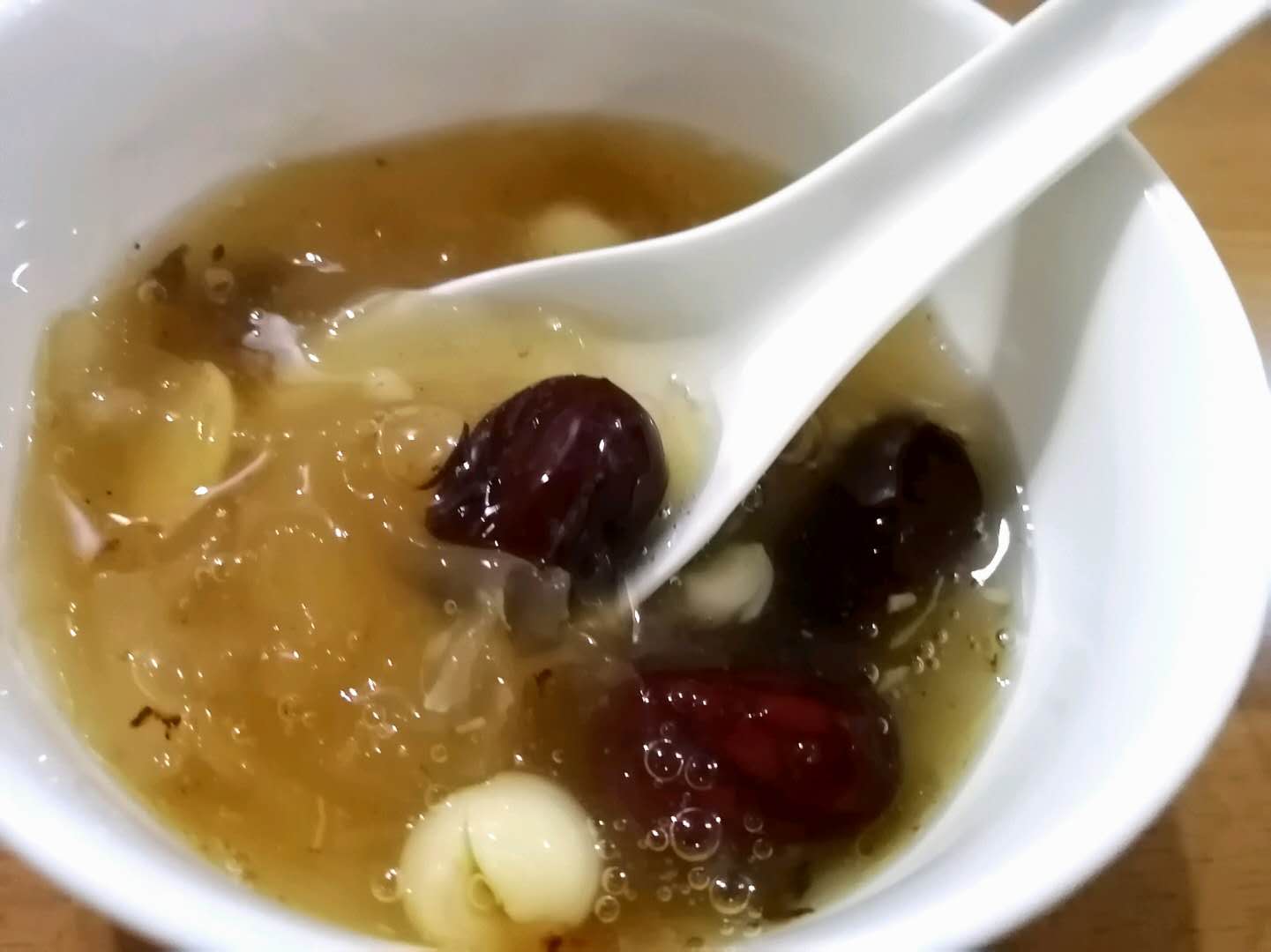 三伏天要多吃银耳汤,营养堪比"燕窝",美味实惠,人人都