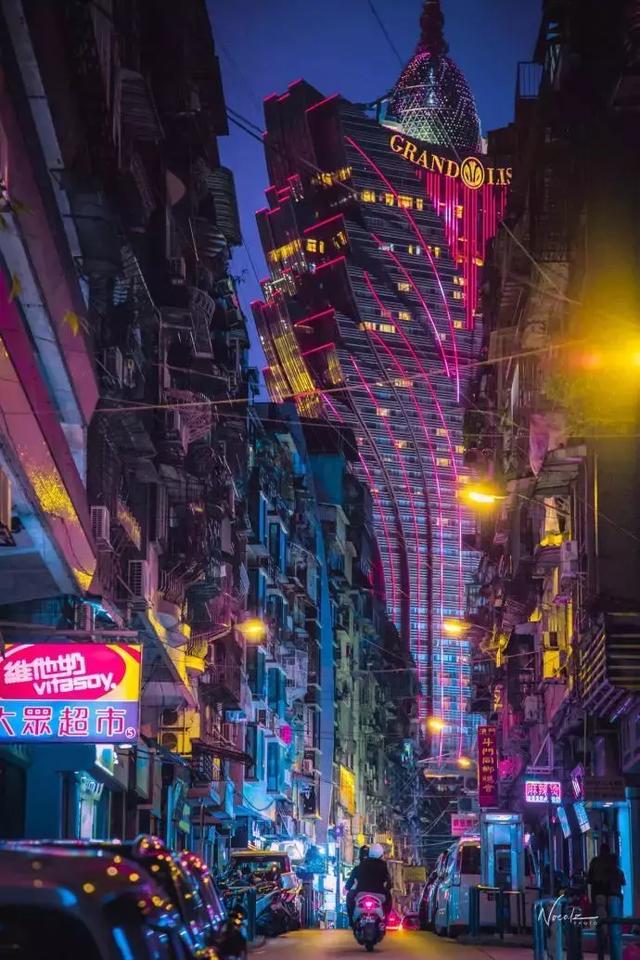 中国魔幻建筑哪家强?"3d城市"重庆吊打魔都上海