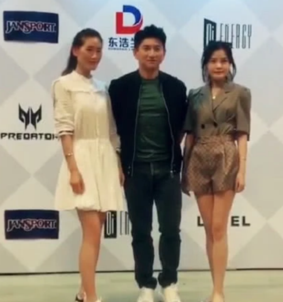 吴奇隆幽默拒绝粉丝抱胳膊举动 女粉丝被逗乐