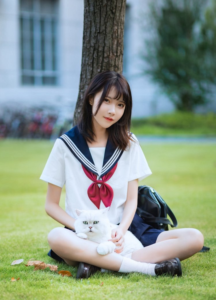 性感美女时尚写真,性感清新小凉爽夏日萌妹美张悠雨校园照的图片
