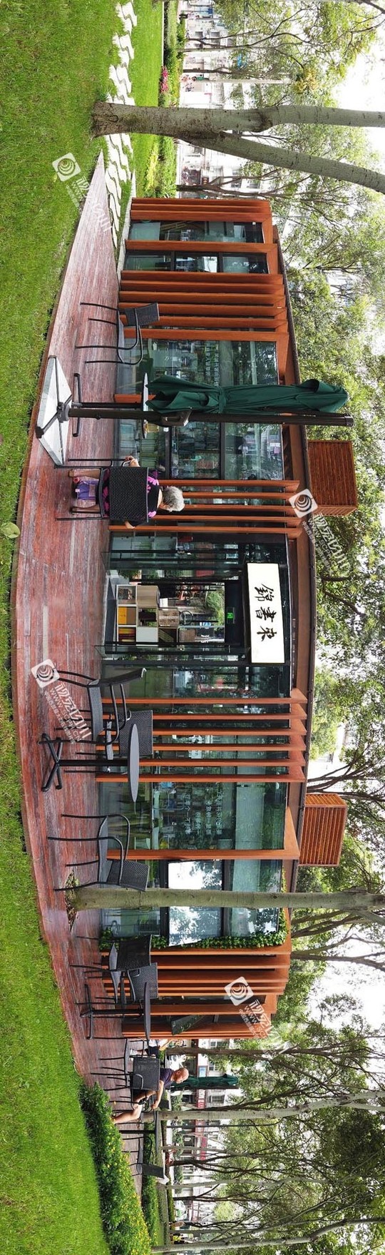 书屋占地约140平方米,室内面积和户外面积分别为70平方米.