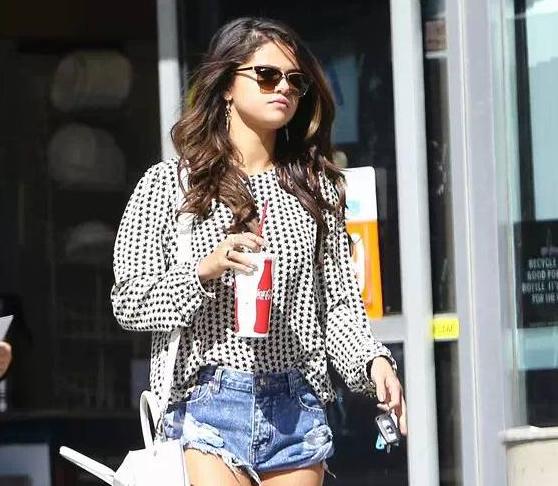 t恤穿搭技巧配短裤 86e5d8dc9fab4a44abc8aed9fd87a5b0.jpeg