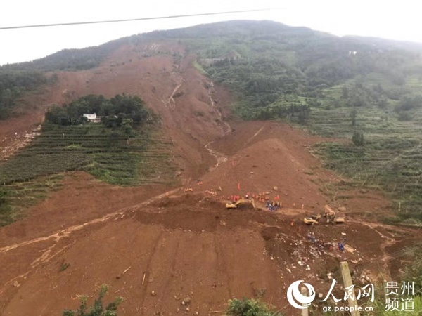 21时20分许,六盘水市水城县鸡场镇坪地村岔沟组发生特大山体滑坡灾害