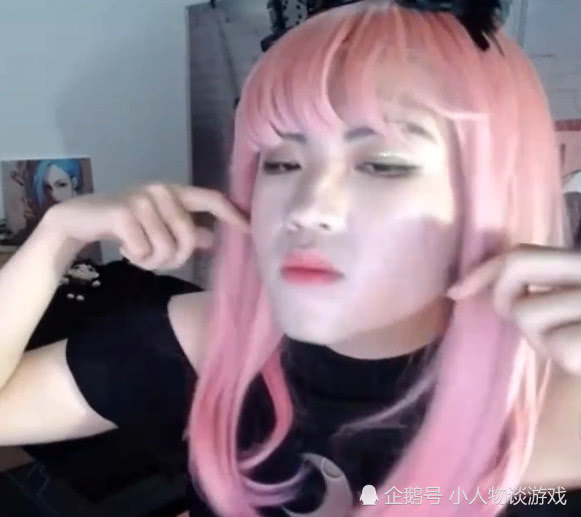小虎突然看见姿态女装的照片 随后脱口而出的话 让人沸腾!