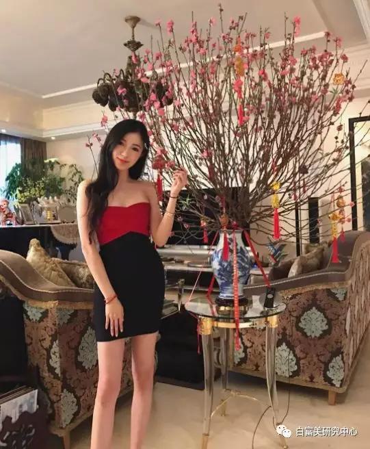 香港名媛剑桥毕业,凭美貌火遍金融圈,之后怒甩出轨赌王儿子,干得好!
