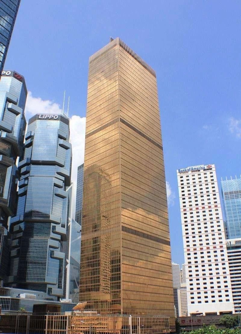 而远东金融中心,除了同样运用长江实业大厦"四面环盾"的风水原理之外