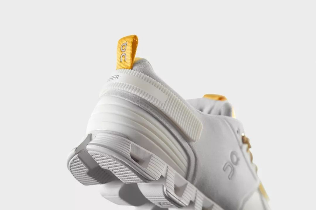 史上最贵! 这双鞋以196万卖出