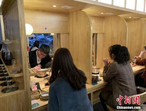 "一人食"餐厅悄然兴起!吃的不是寂寞,是自在