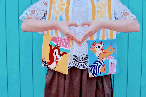 拥抱海浪和沙滩 张开双臂,让海风撩动衣角 @夏日米奇米妮运动巾/夏日