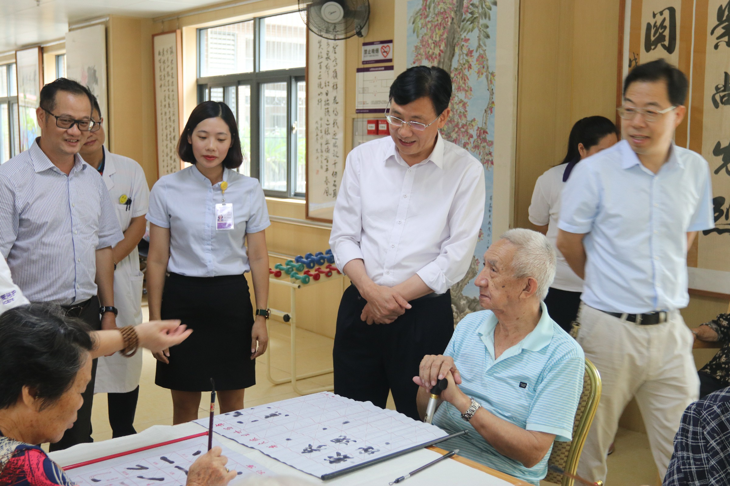 黄石市民政局党组书记,局长鲁友年一行莅临市养老中心