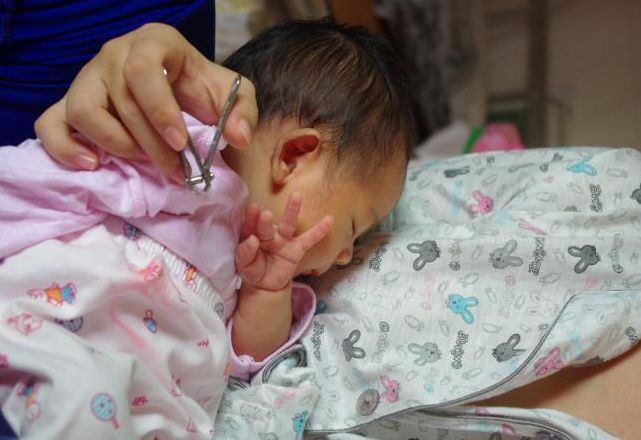                     原创            怎么去判断宝宝是否健康？需要注意这三点，宝妈别含糊