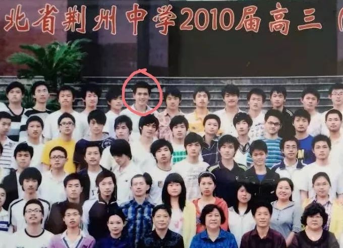 14名的成绩顺利考上电影学院表演系2010级,和张一山杨紫成为同学