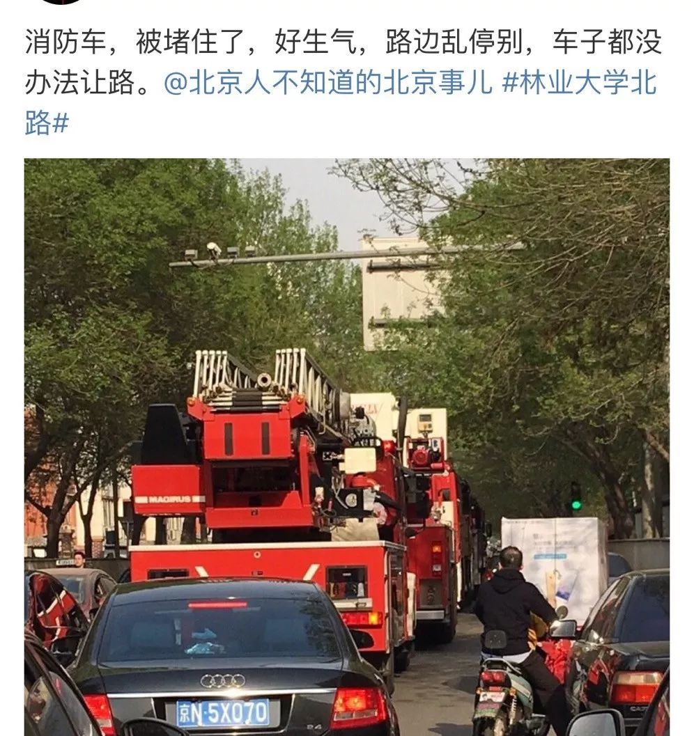 点赞消防车出警被堵百辆车上演教科书式让道场面震撼如果拒不避让消防