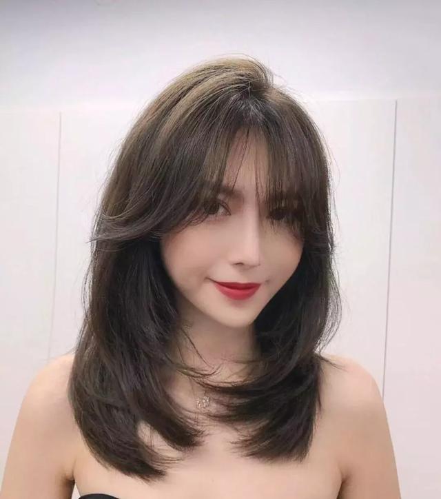 夏天女生留什么发型最好看,照着剪美翻了