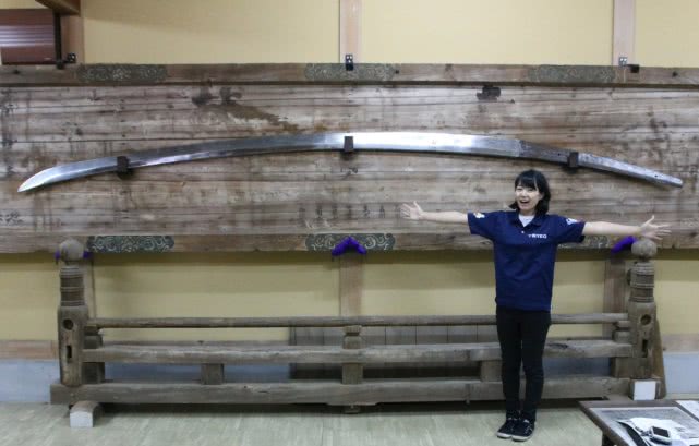 原创一把神秘的巨型日本刀:长4米重150斤,日本古代难道有巨人?