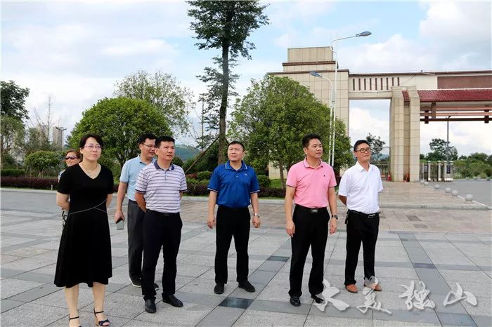 广西柳城县到独山考察学习教育改革工作