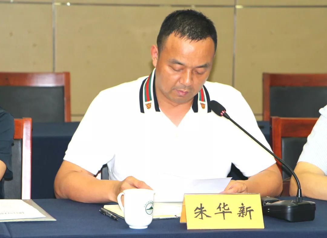 听取汇报后,朱华新作表态性发言要紧扣重点难点问题,深化水环境治理